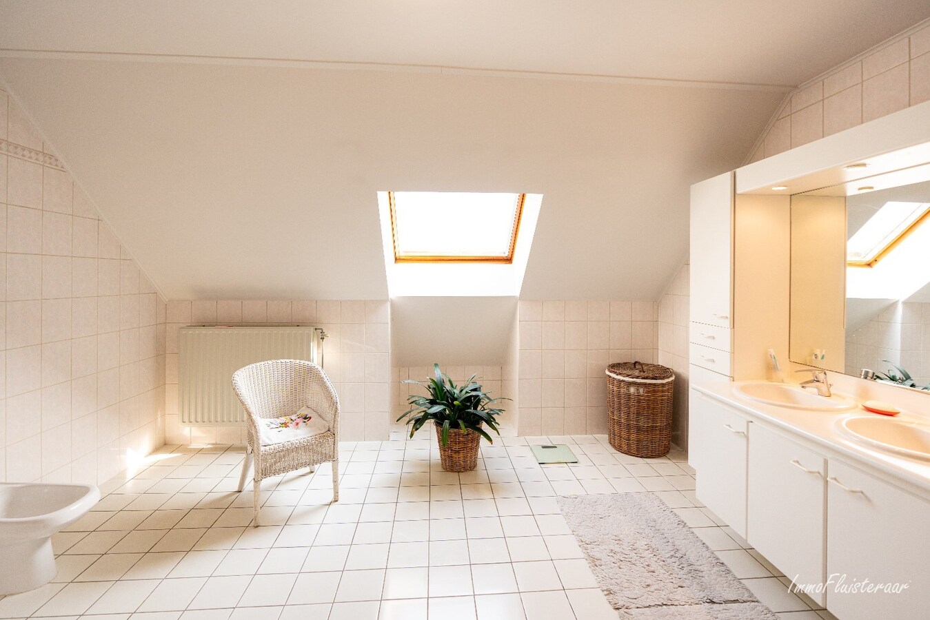 Prachtige villa met een ruim stalgebouw op ca. 2,2 ha te Dilsen-Stokkem 