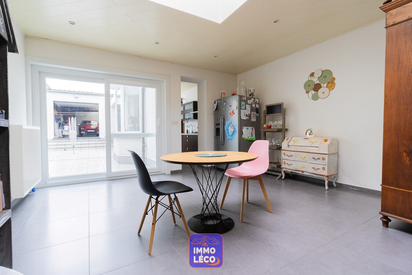 Grande maison avec grande terrasse et garage de 55m². Beaux volumes ! 