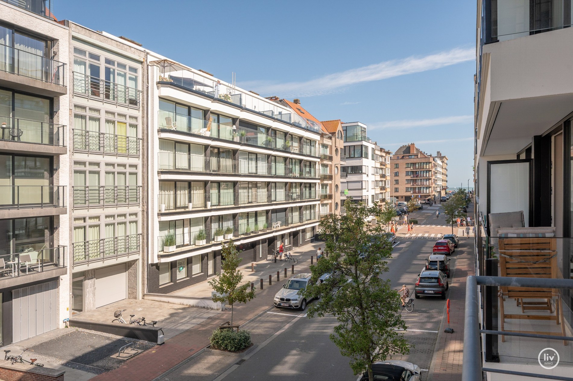 Appartement magnifiquement rénové, situé au calme, à proximité de l'avenue Lippens et de la mer à Knokke. 