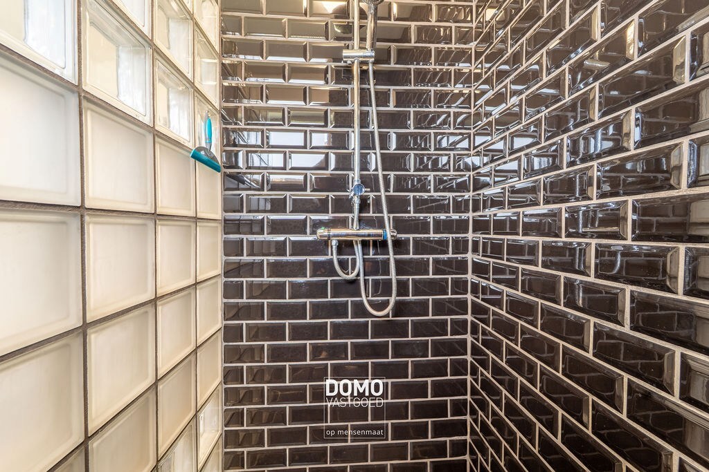 RUIME WONING VAN BOUWJAAR 2008 MET EPC LABEL B, 3 SLAAPKAMERS EN EEN HANGAR TE DIEPENBEEK 