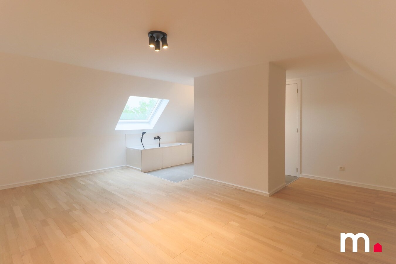 Recent gerenoveerde woning met 3 slaapkamers te Menen ! 