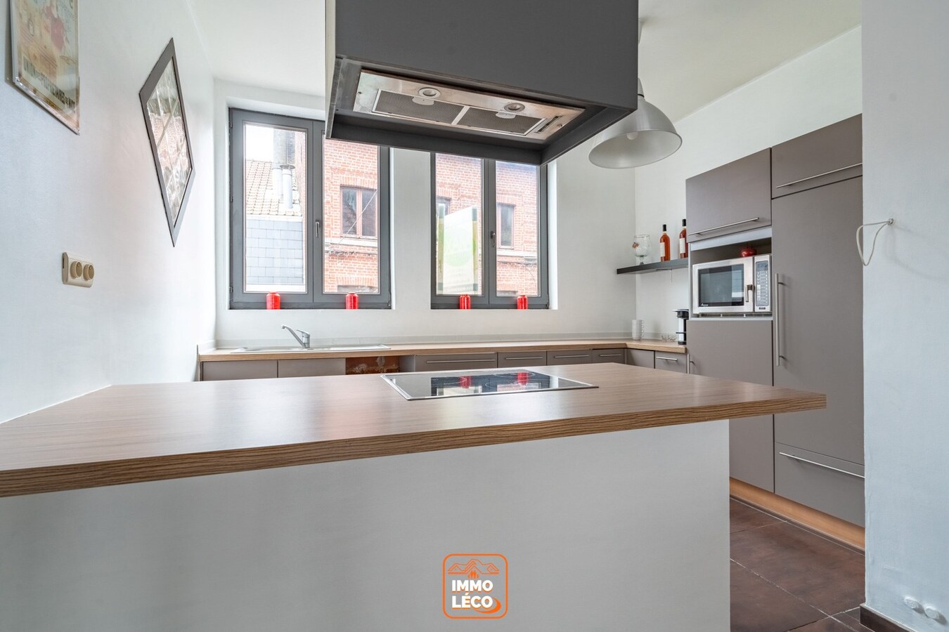 Ensemble immobilier avec surface commerciale et appartement LOFT + local à aménager, en PLEIN CENTRE-VILLE, IDEAL investisseurs !! 