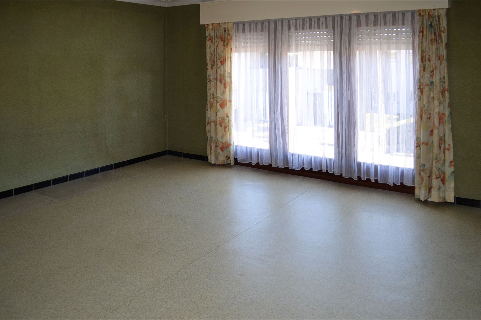 Halfopen bebouwing op 267m² met 3 slpks, garage en tuin te Maldegem 