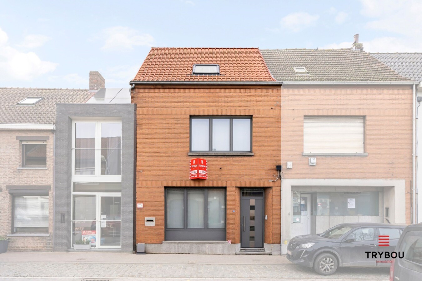 Uiterst ruime woning met garage in het centrum van Kortemark 