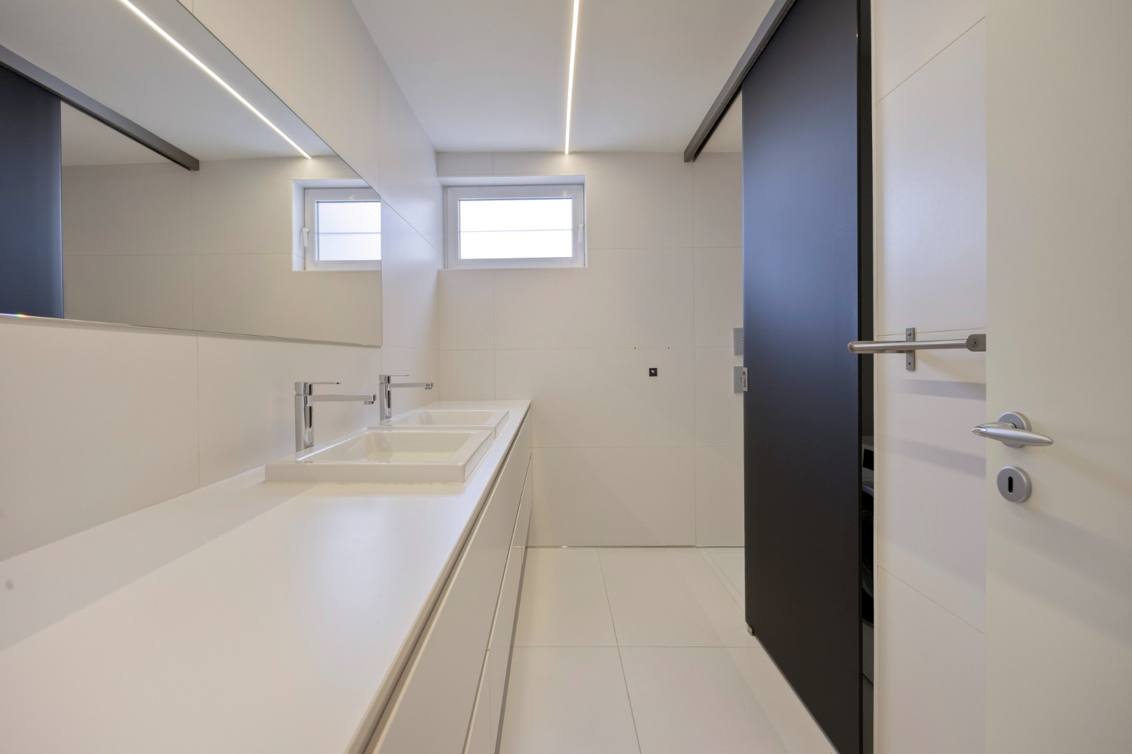 Instapklare penthouse met 2 slaapkamers en terras van 60m² , 4 kelders en garagebox in Korbeek-Lo! – EPC 199 kWh/m² - bewoonbare opp. 131 m² 