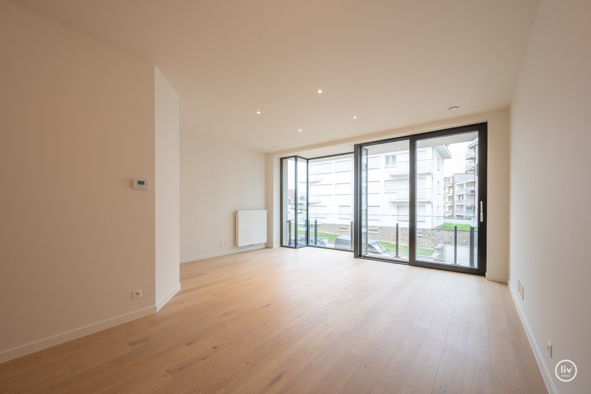 OPENDEURDAG - Zaterdag 15.09 - tussen 16u-18U: Nieuwbouw-duplex op de gelijkvloerse &amp; eerste verdieping  gelegen te Lentelaan in  Duinbergen met zongerichte terrassen. 
