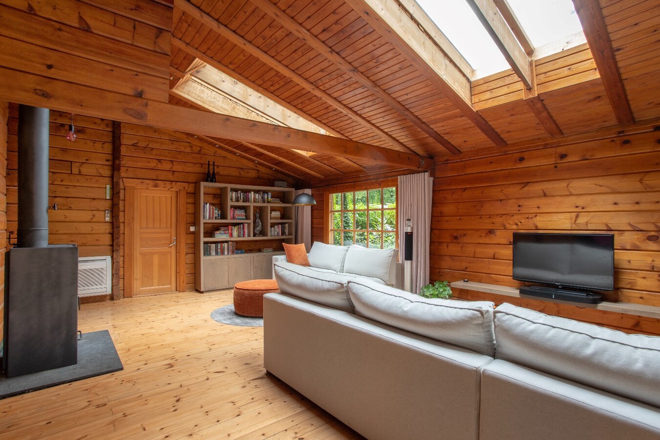 Uniek karakteristiek chalet in Bosrijke omgeving. 