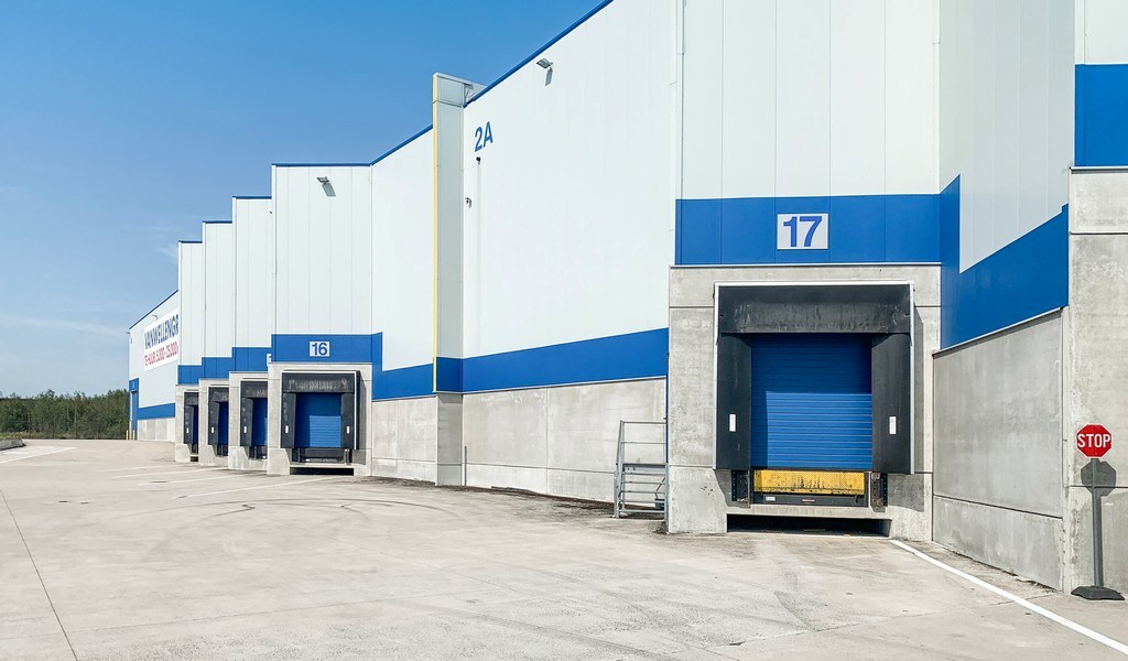 Magazijnen en kantoren te huur aan E313 in Grobbendonk