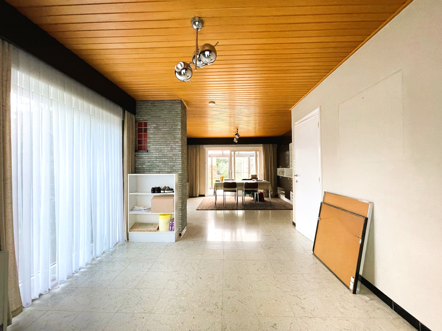 Halfopen bebouwing met 4 slaapkamers en leuke tuin 