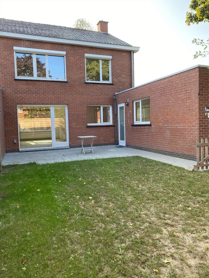 Woning met 3 slaapkamers en garage te Roeselare (Vrij: 1/07/2023) 