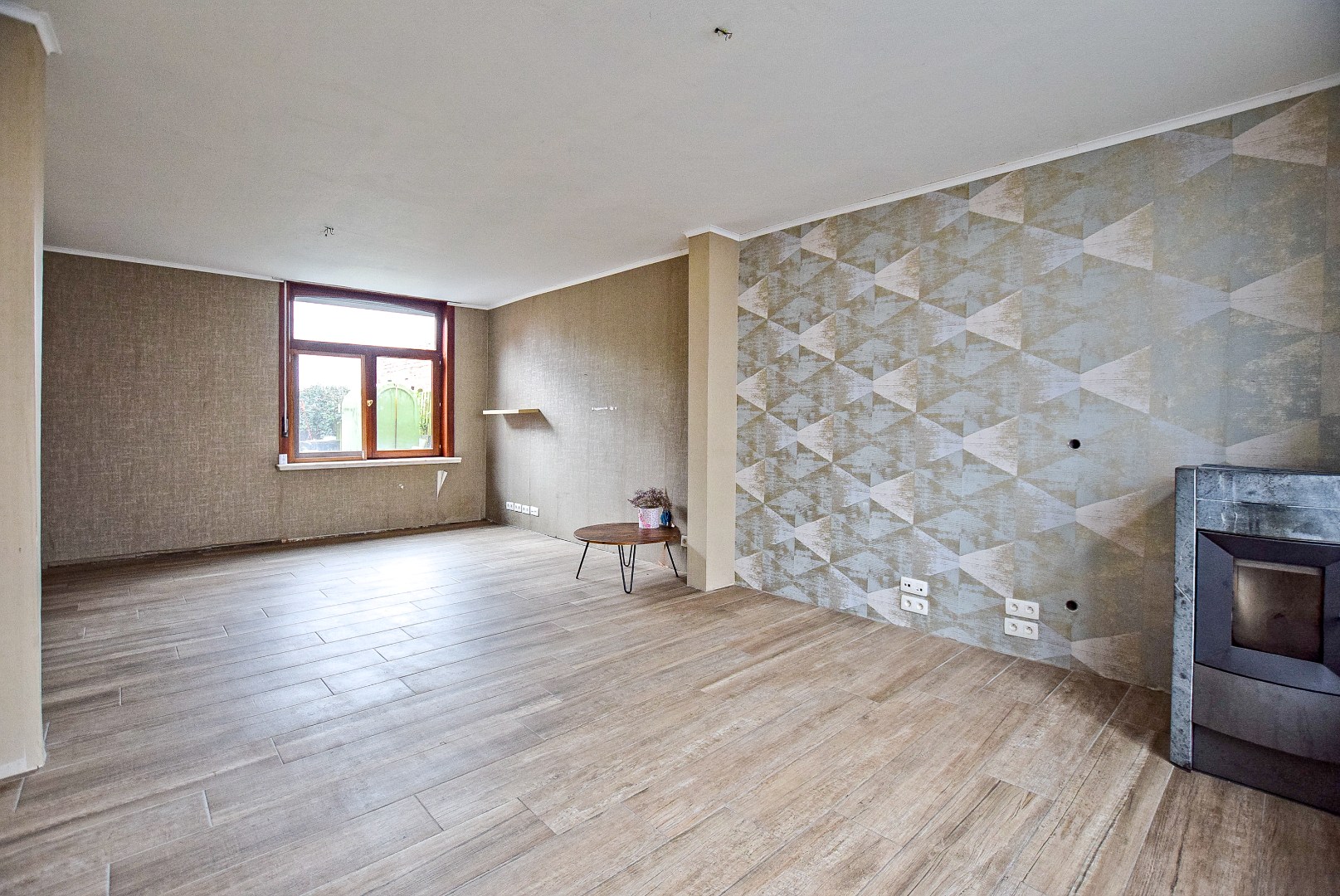 Ruime woning met dubbele garage en knappe uitzichten te centrum Veurne 