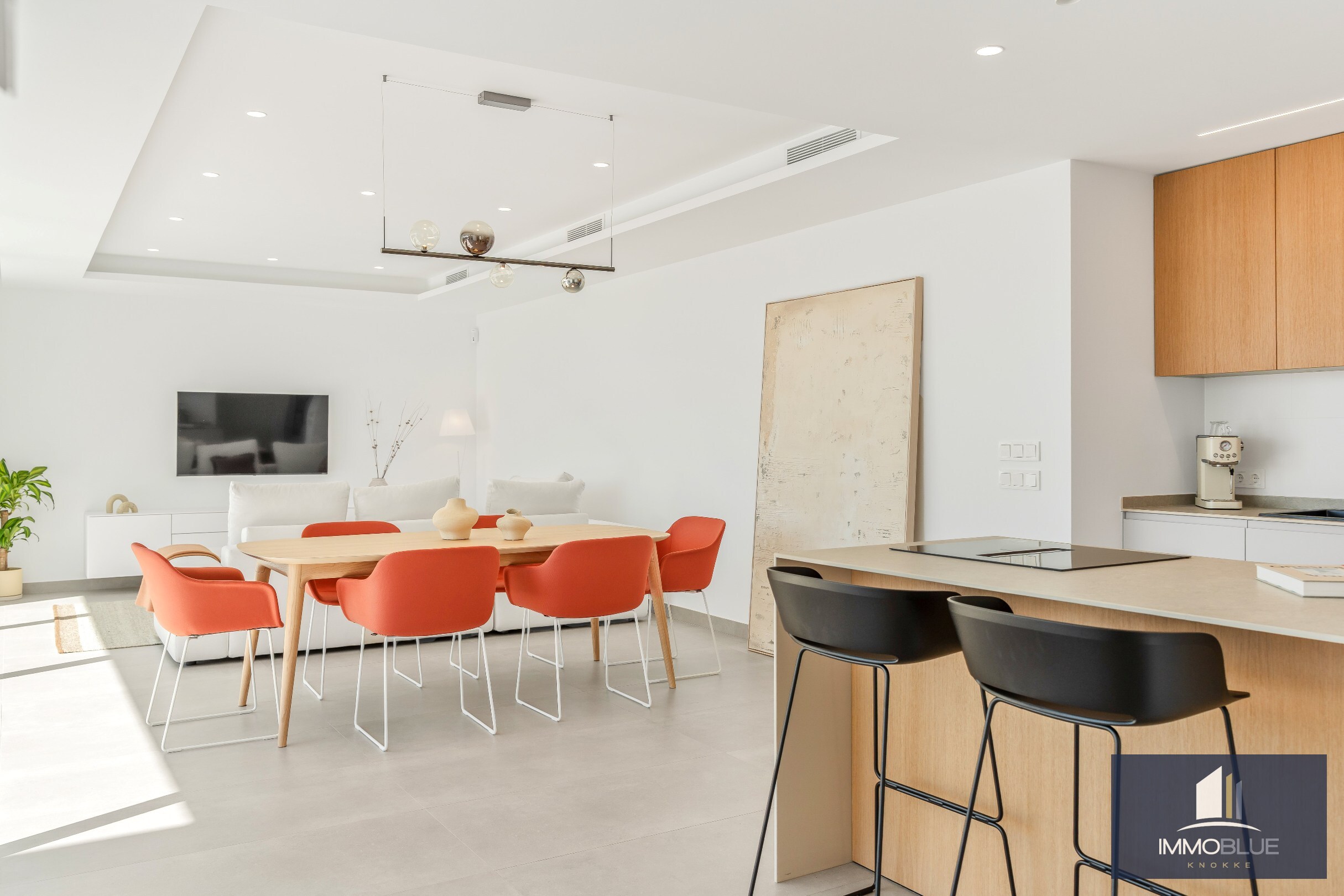 Open en praktisch wonen in mediterrane omgeving. 