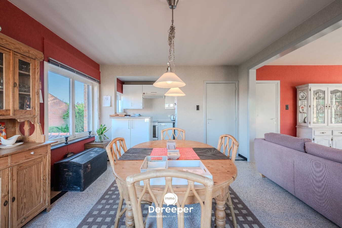 Op te frissen halfopen bel-etagewoning met tuin, garage en 4 slaapkamers 