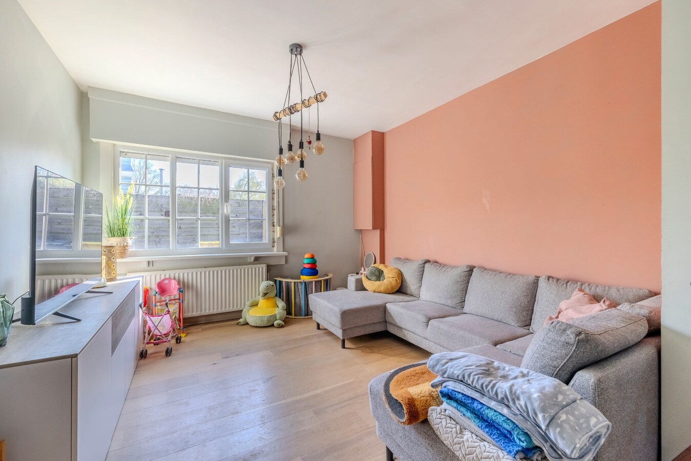 Instapklare woning met ruime tuin en 3 slpks - toplocatie 
