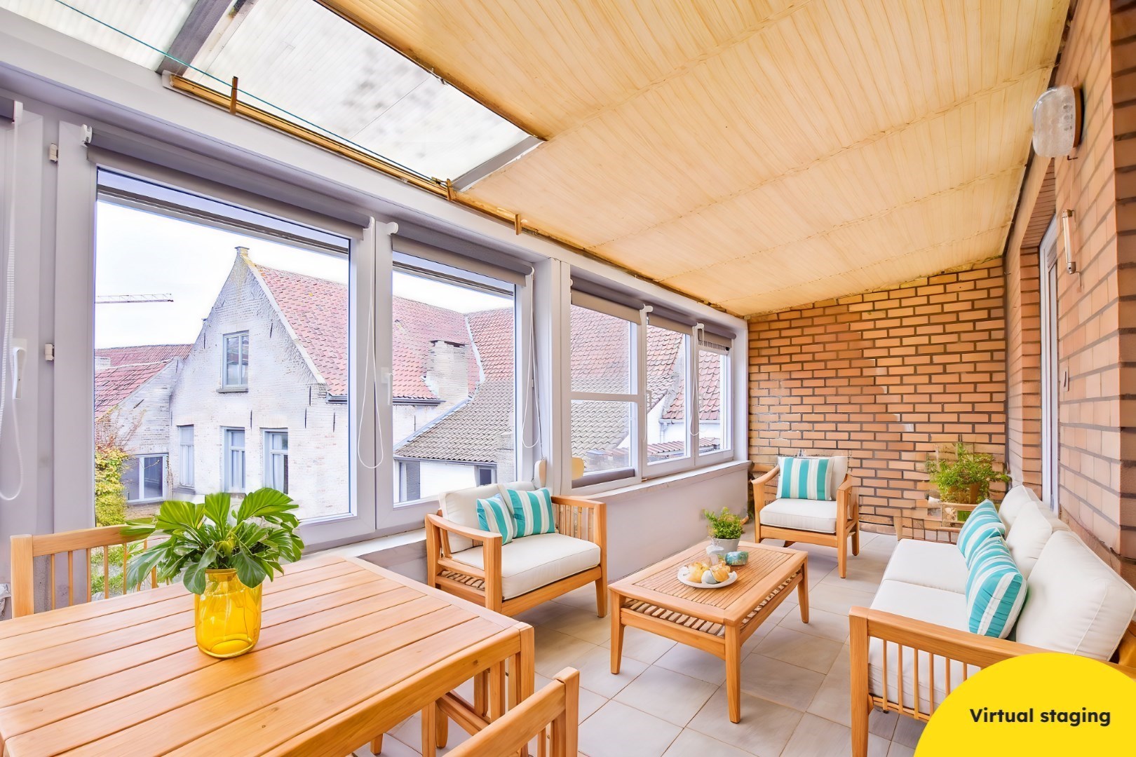 Opbrengsteigendom bestaande uit 3 appartementen op 159m² te centrum Veurne. 