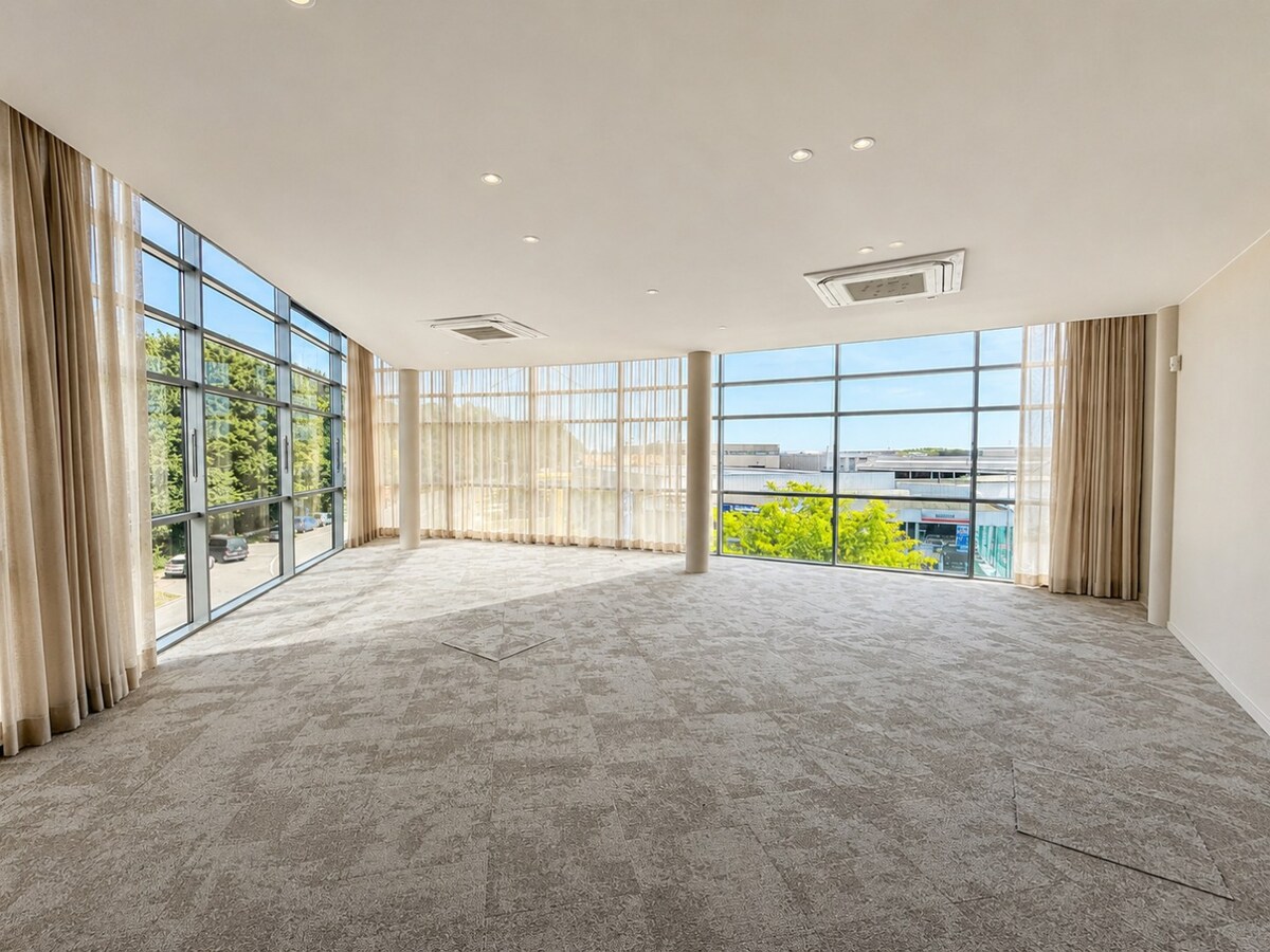 Centre d’Affaires « Excellence » – Bureau à louer ± 210 m² avec parkings 