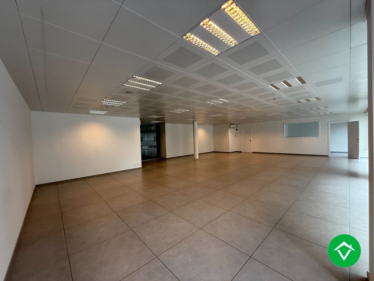 Ruim handelspand van 183m² op een centrale ligging te Roeselare 