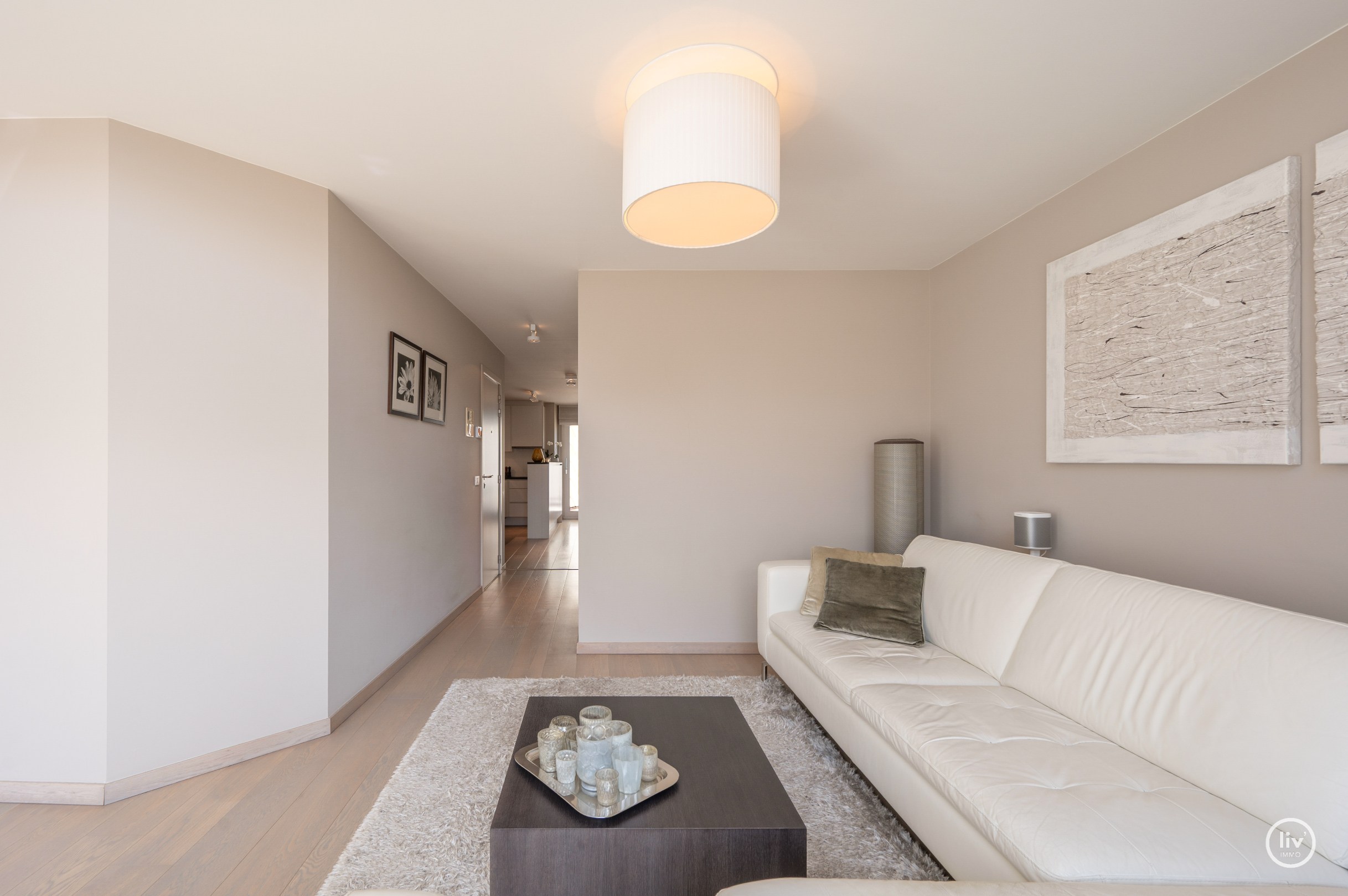 Appartement en duplex ensoleillé et spacieux avec terrasse orientée plein sud situé dans la Zoutelaan à Knokke. 