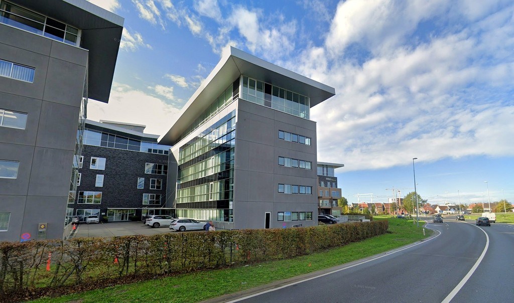 Kantoorgebouw te koop op zichtlocatie langs R4 in Merelbeke-Melle