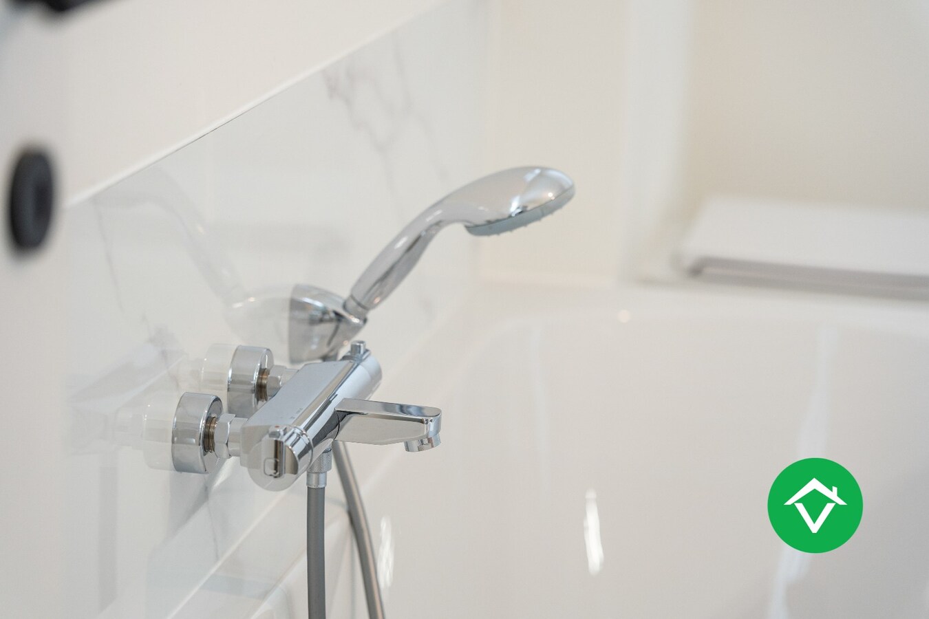 Volledig gerenoveerde woning (EPB B) met garage op topligging te Eernegem 