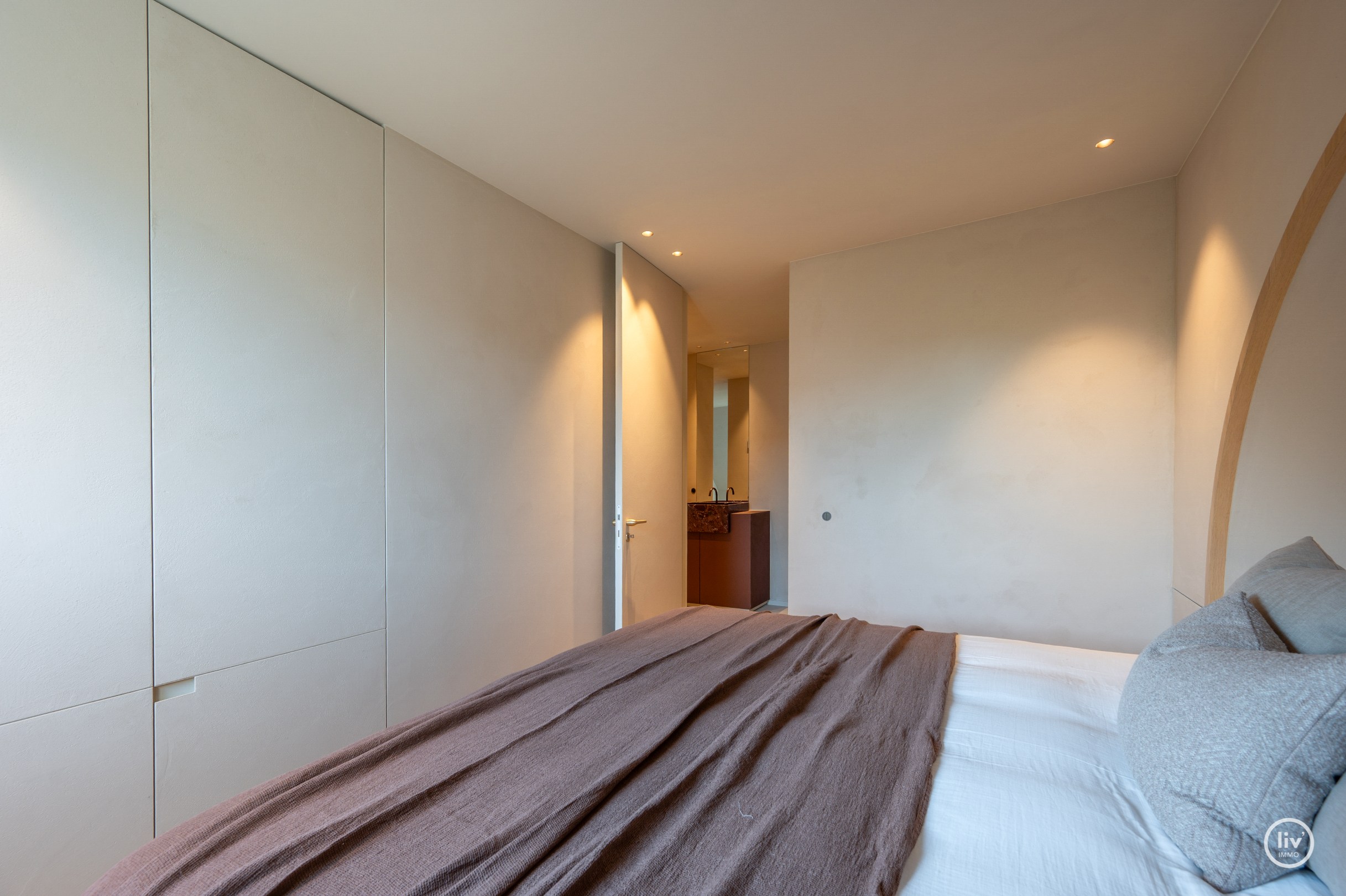 Luxe, comfort kortom een prachtig gerenoveerde woning in hartje Knokke. 
