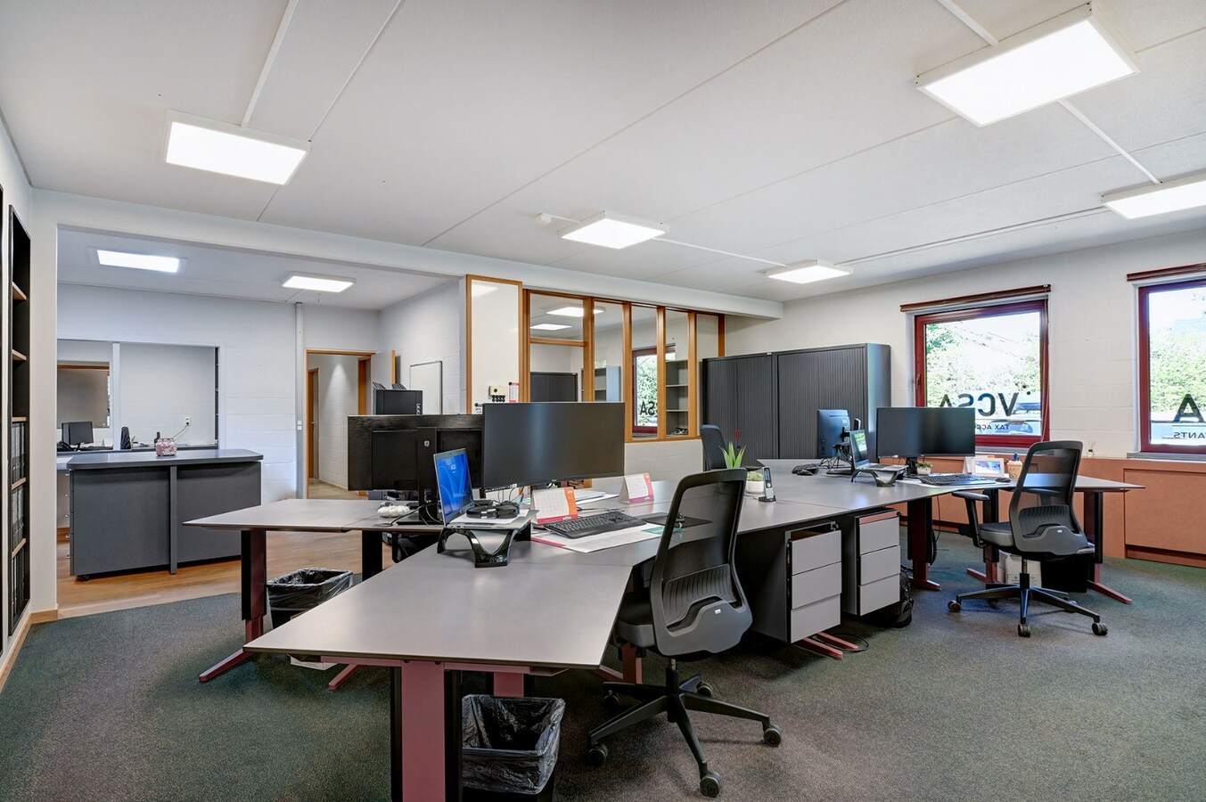 Uitzonderlijk kantoorgebouw met woonst 