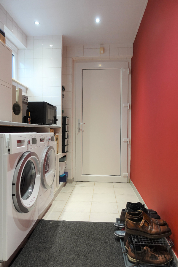 Perfect onderhouden villa op 2.155m² met dubbele garage 