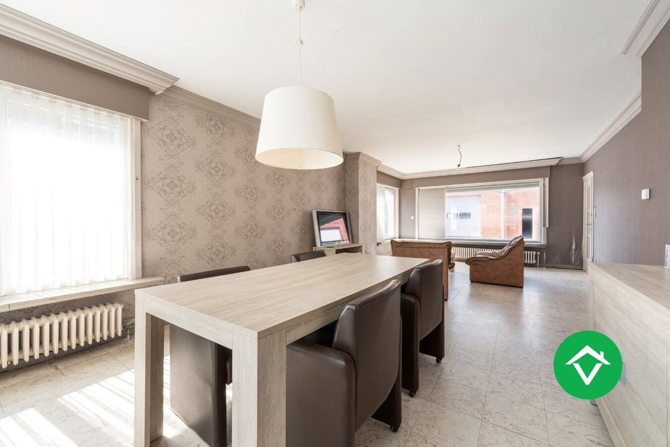 Instapklare woning met 4 slaapkamers en loods te Koekelare 