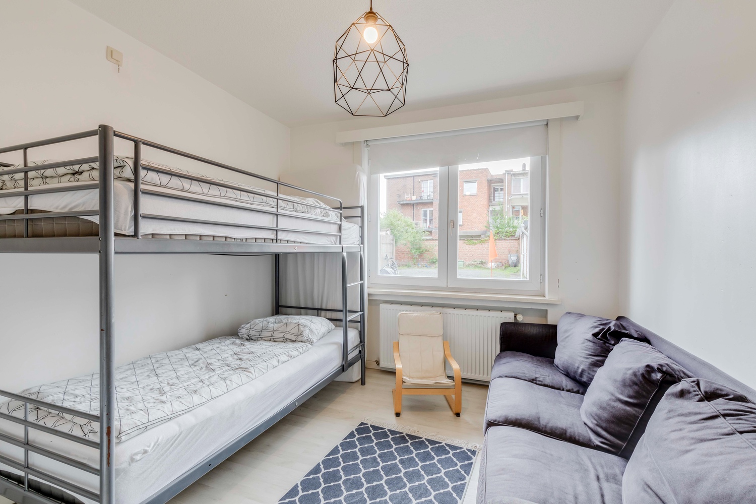 Instapklaar appartement te koop te Sint-Amandsberg 