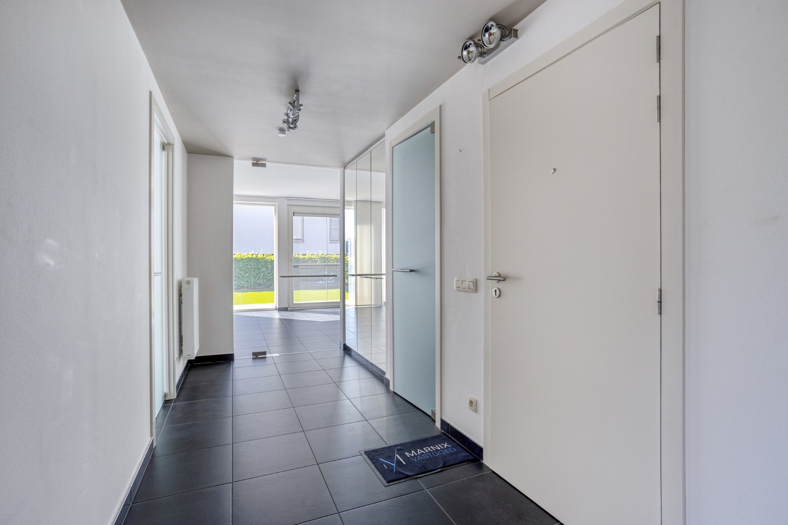 Instapklaar gelijkvloers appartement met groot terras, tuin en garagebox in Kumtich - EPC 104 KWH/m² 