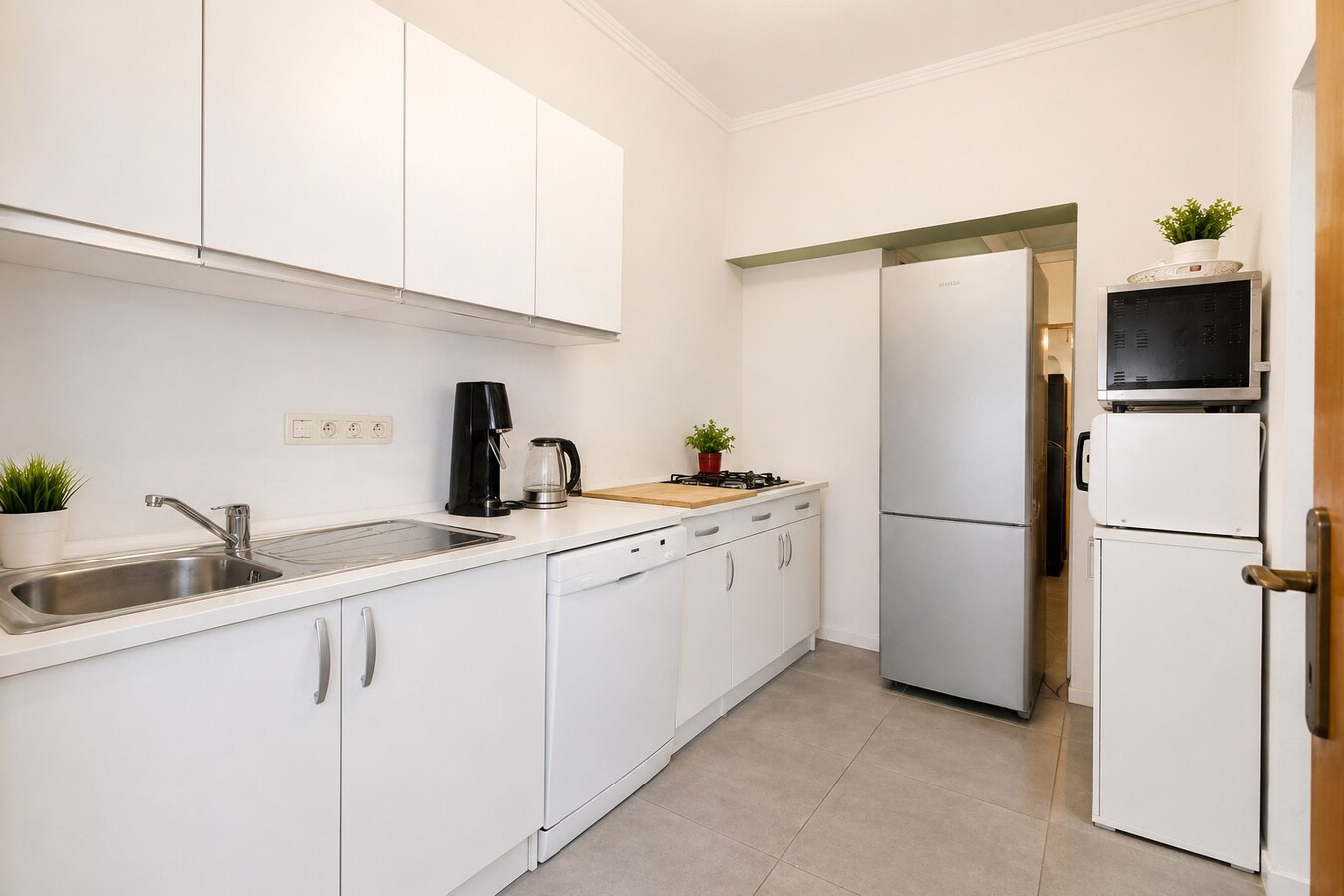 Te koop: Rustig gelegen halfopen bebouwing op uitzonderlijk perceel van 883 m² in Sint-Niklaas 