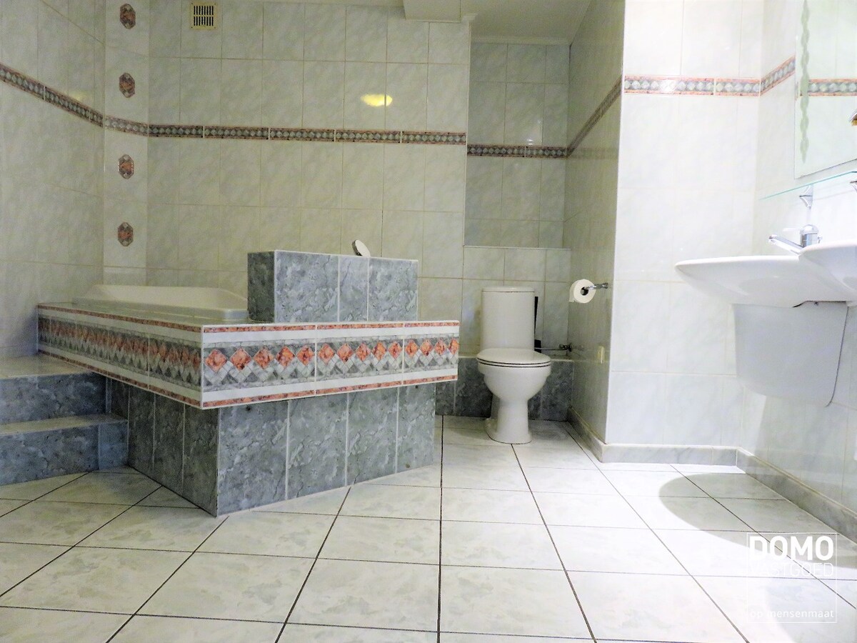 GUNSTIG GELEGEN OPBRENGSTEIGENDOM TE HASSELT 