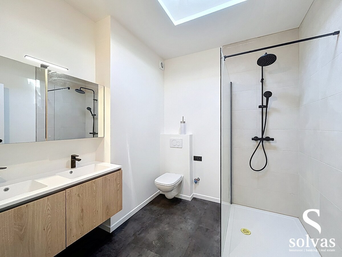 Gerenoveerd appartement op goede locatie te Gent! 