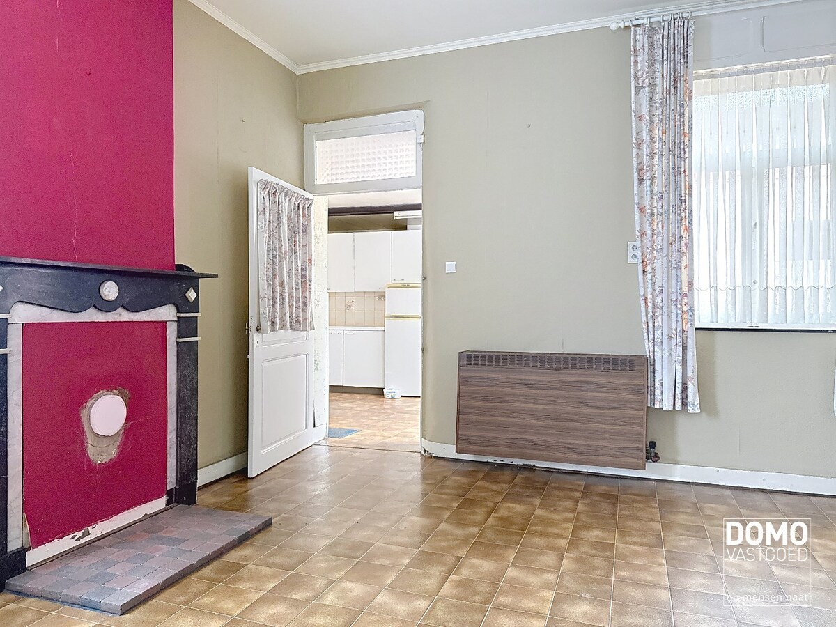 Karaktervolle woning met tal van mogelijkheden en voorzien van paardenstallingen 