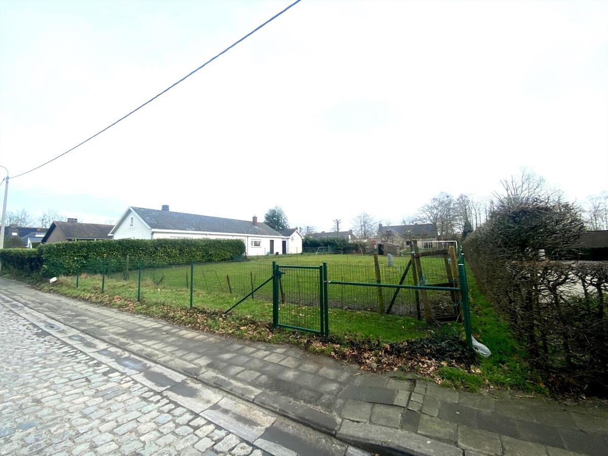 Uitstekend gelegen stuk grond van 730m² 
