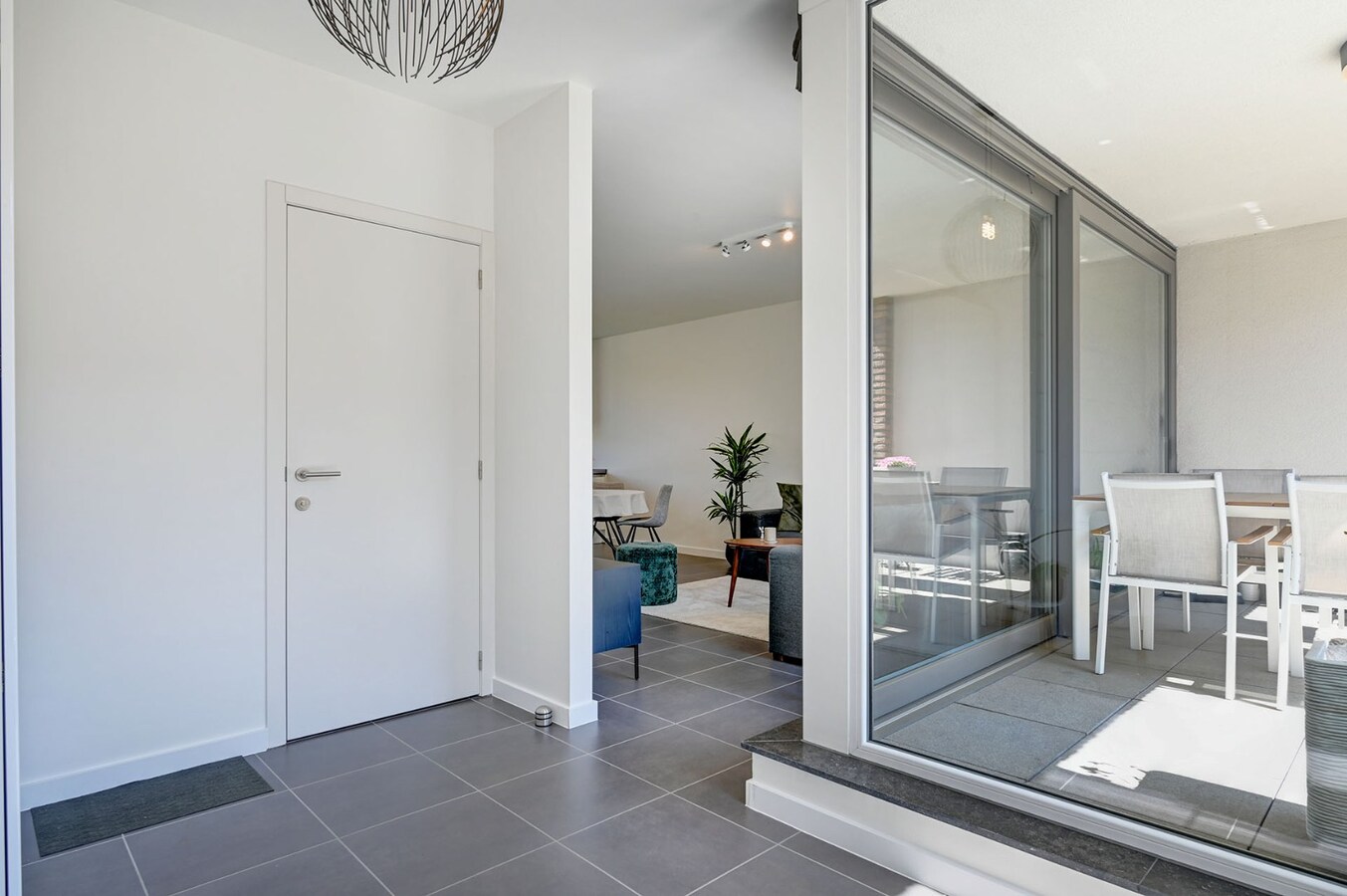 Centraal gelegen appartement met mooi terras en ondergrondse staanplaats 