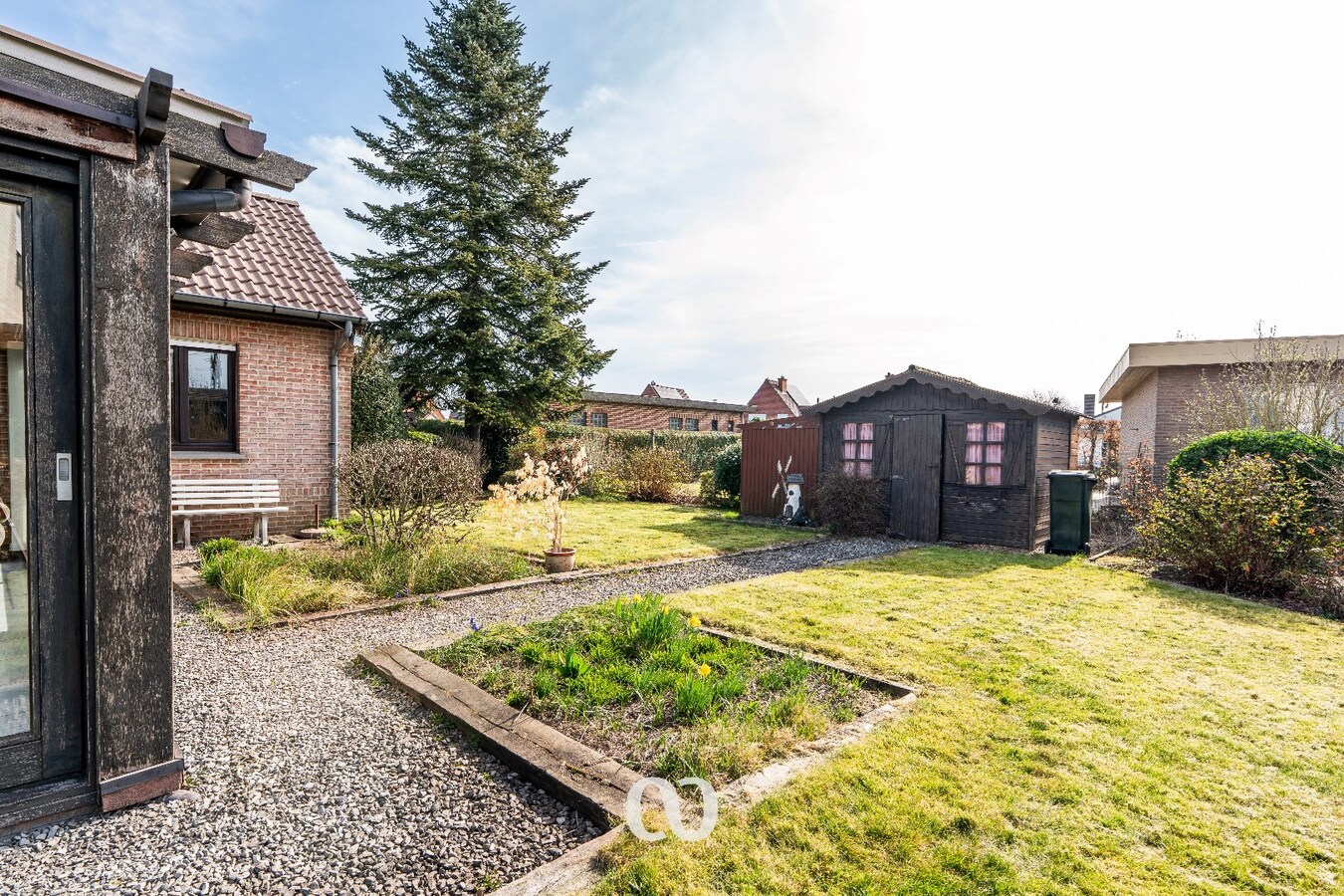 Open bebouwing met mogelijkheid tot 5 slaapkamers 