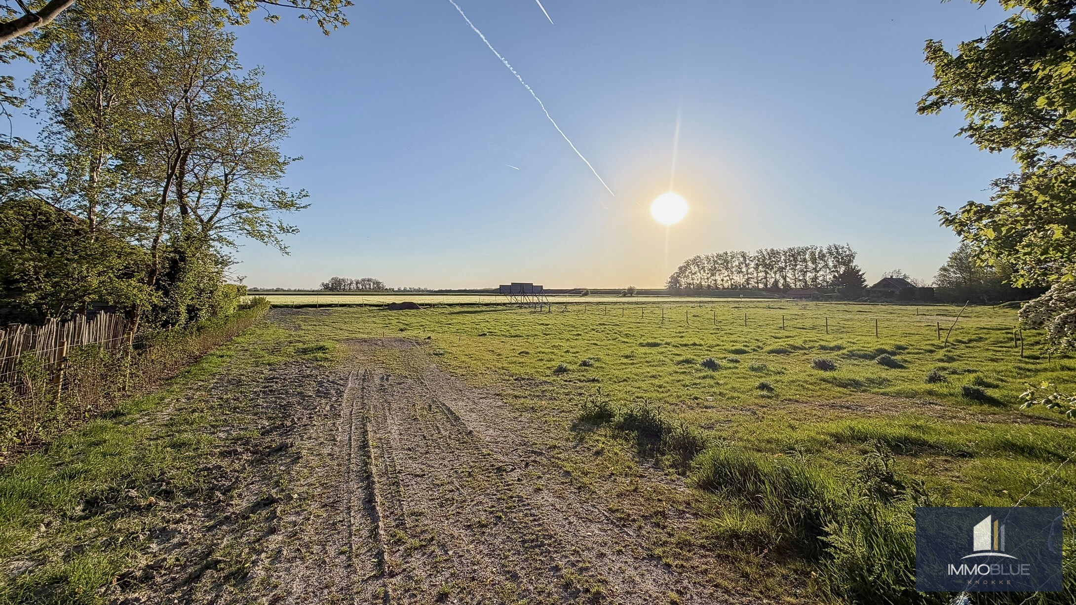 Terrain à bâtir exclusif avec vue dégagée situé au Zwin, avec plans de construction approuvés. 
