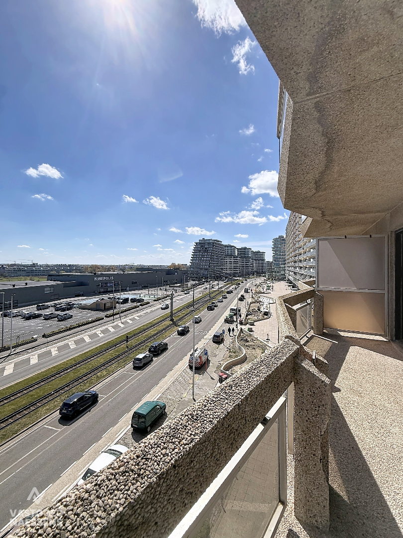 Studio prêt à emménager avec coin chambre et terrasse ensoleillée 