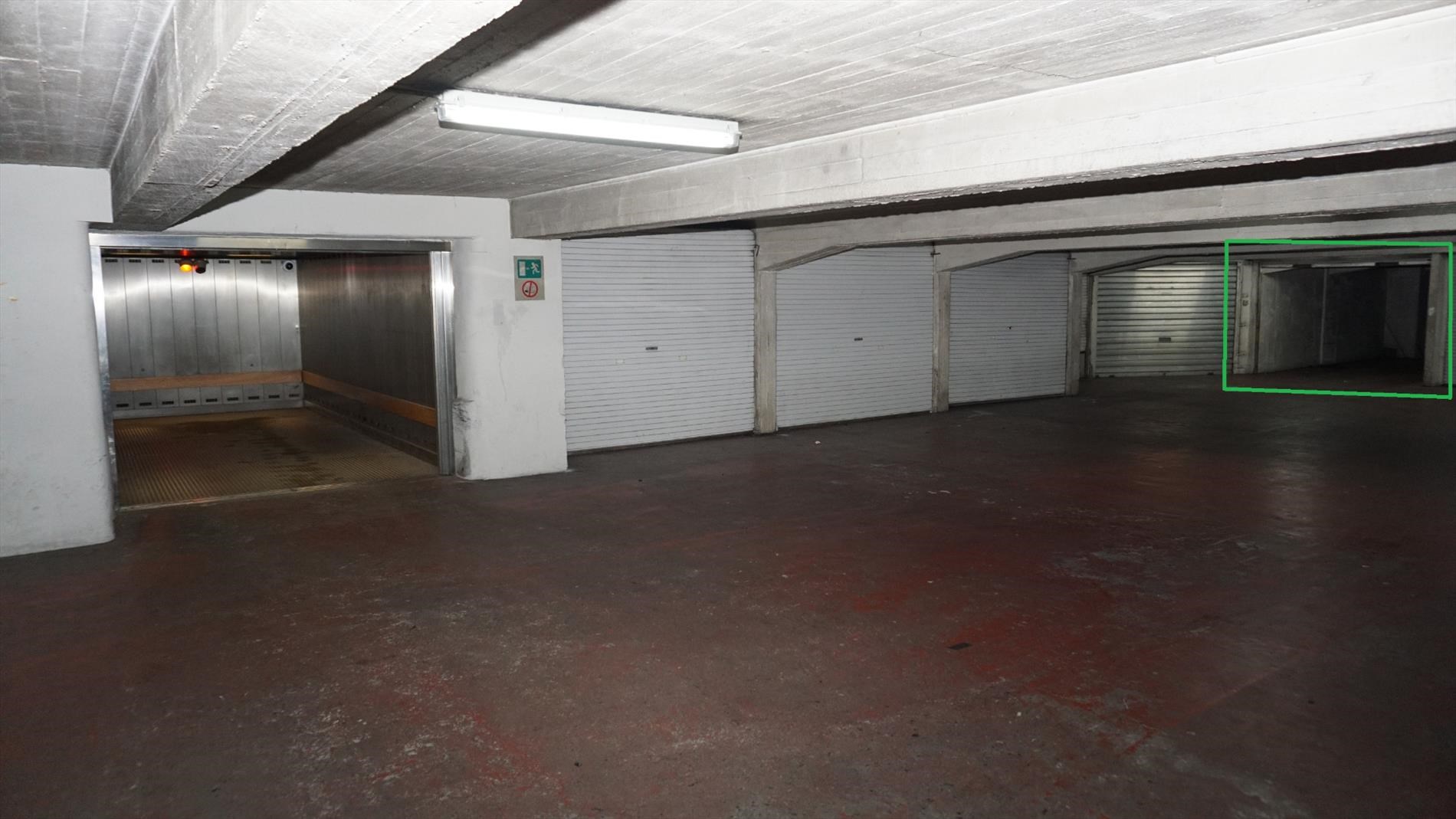 GARAGE BOX  OP TOPLIGGING - CENTRUM OOSTENDE ! 