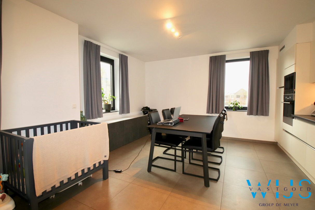 Instapklaar tweeslaapkamer appartement met 2 terrassen te Kluizen ! 