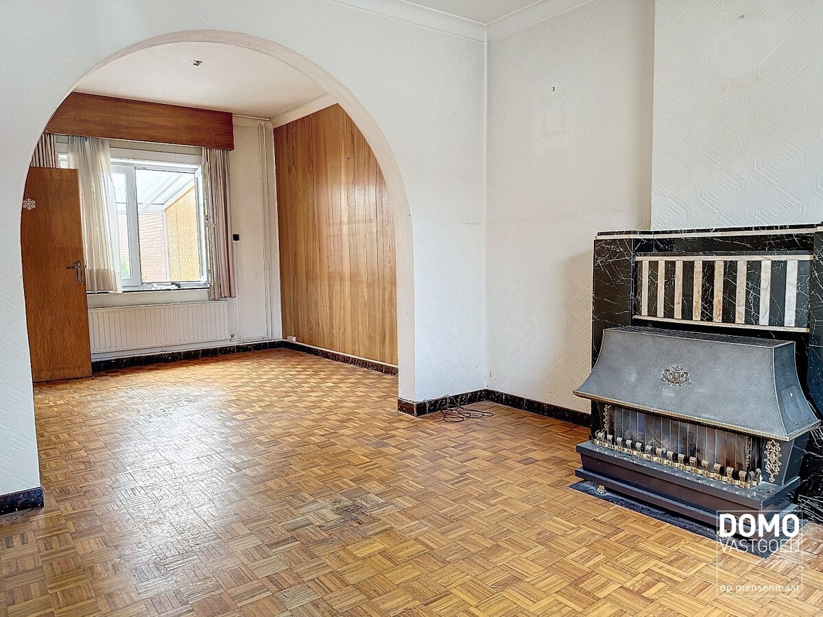 Op te frissen rijwoning met stadstuin gelegen te Hasselt. 