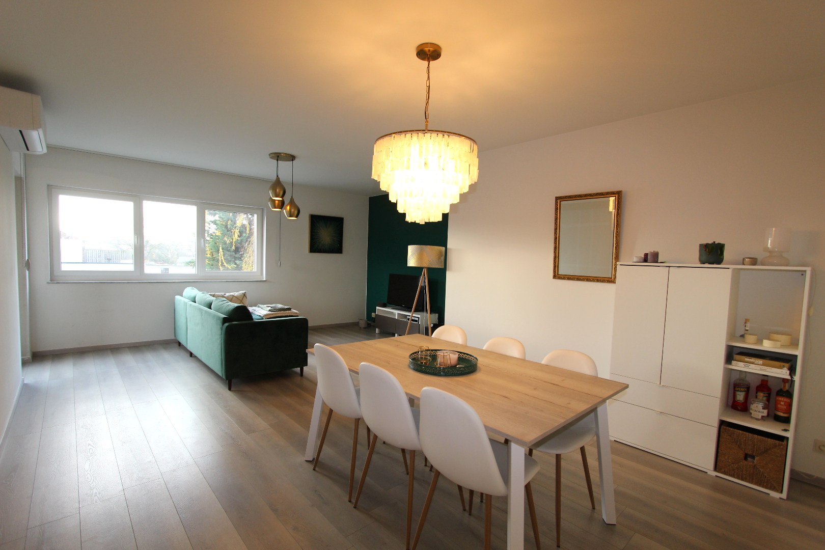 VERNIEUWD APPARTEMENT MET GARAGE AAN HET STADSCENTRUM 