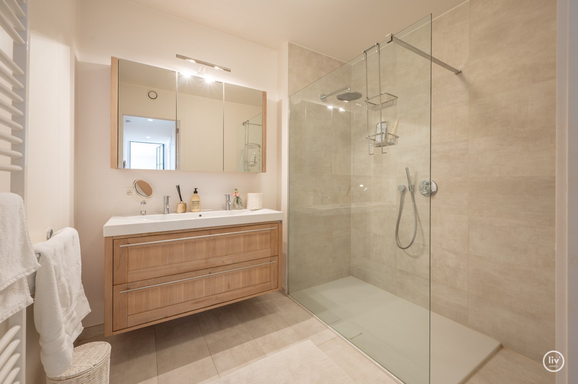 Modern appartement met 2 volwaardige slaapkamers en ruime zuidgerichte terrassen gelegen in Duinenwater (MOGELIJKHEID TOT AANKOOP VAN EEN INPANDIGE STAANPLAATS) 