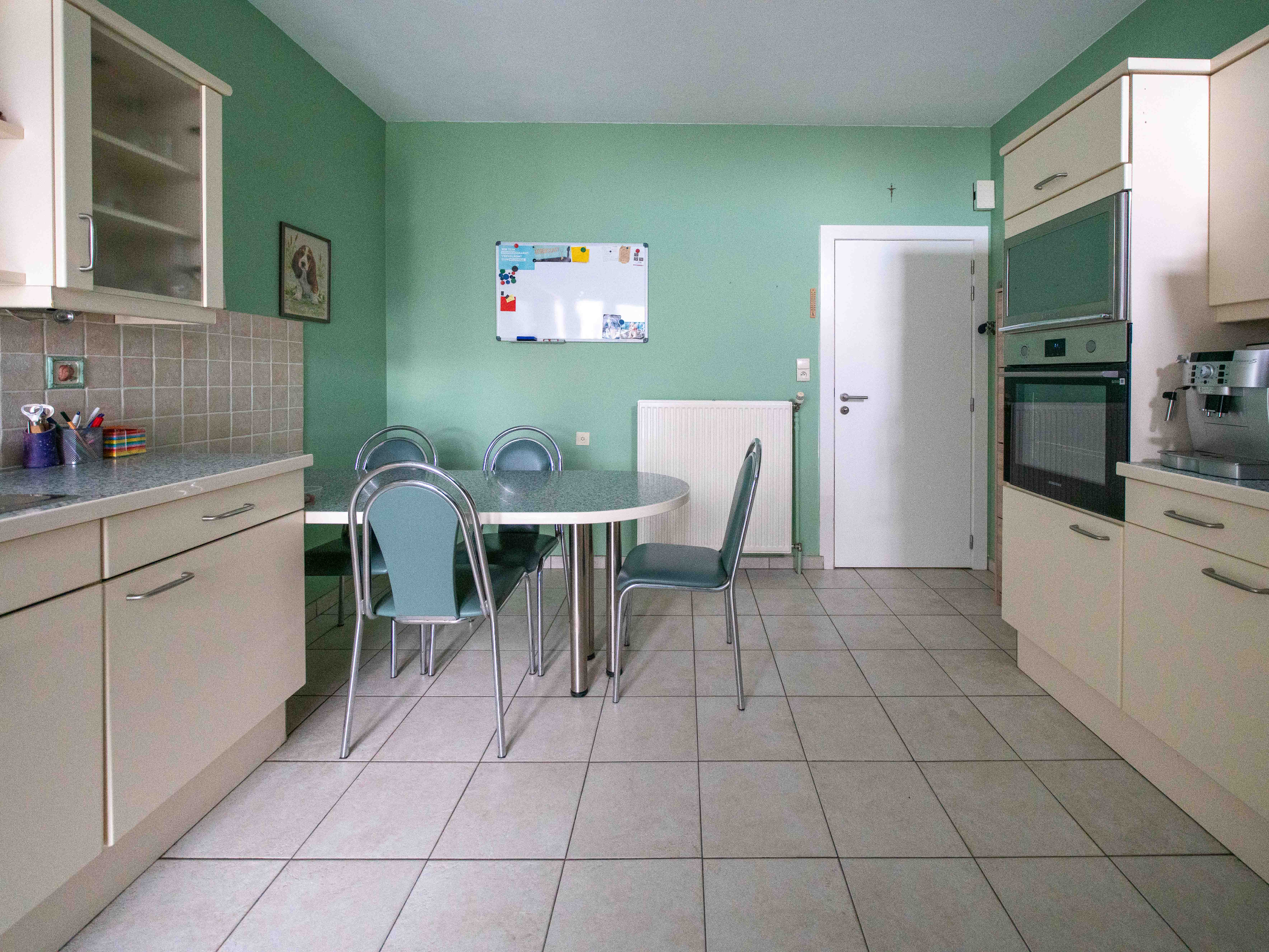 Zeer ruime gezinswoning met 4 slaapkamers en bureel 