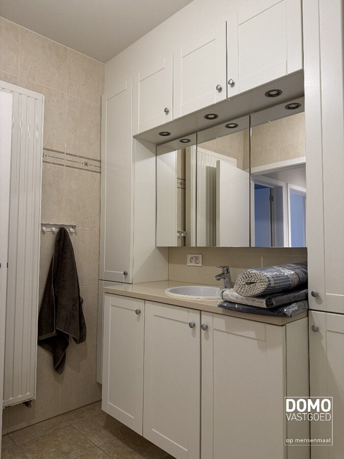 Ruim gemeubeld 2-slaapkamer appartement met terras op benedenverdieping in Halen 