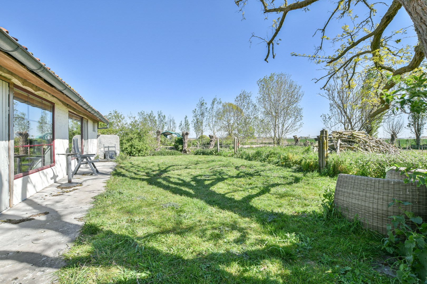 Authentieke hoeve met bouwland &amp; stallen op unieke landelijke ligging tussen De Haan en Nieuwmunster 