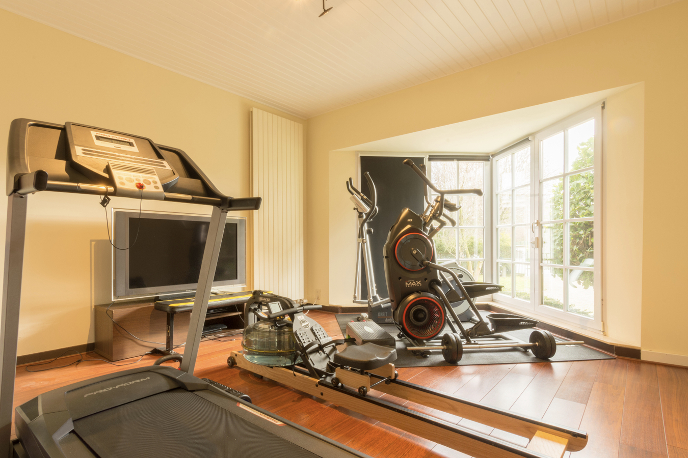 Ruime gezinswoning met verwarmd buitenzwembad 