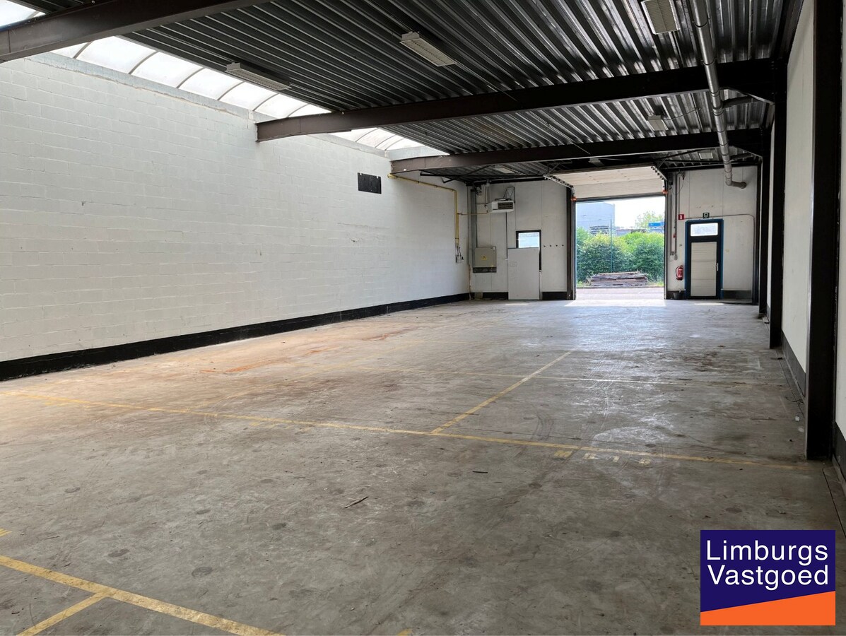Magazijn, 240m², op industrieterrein, vlakbij E-313 