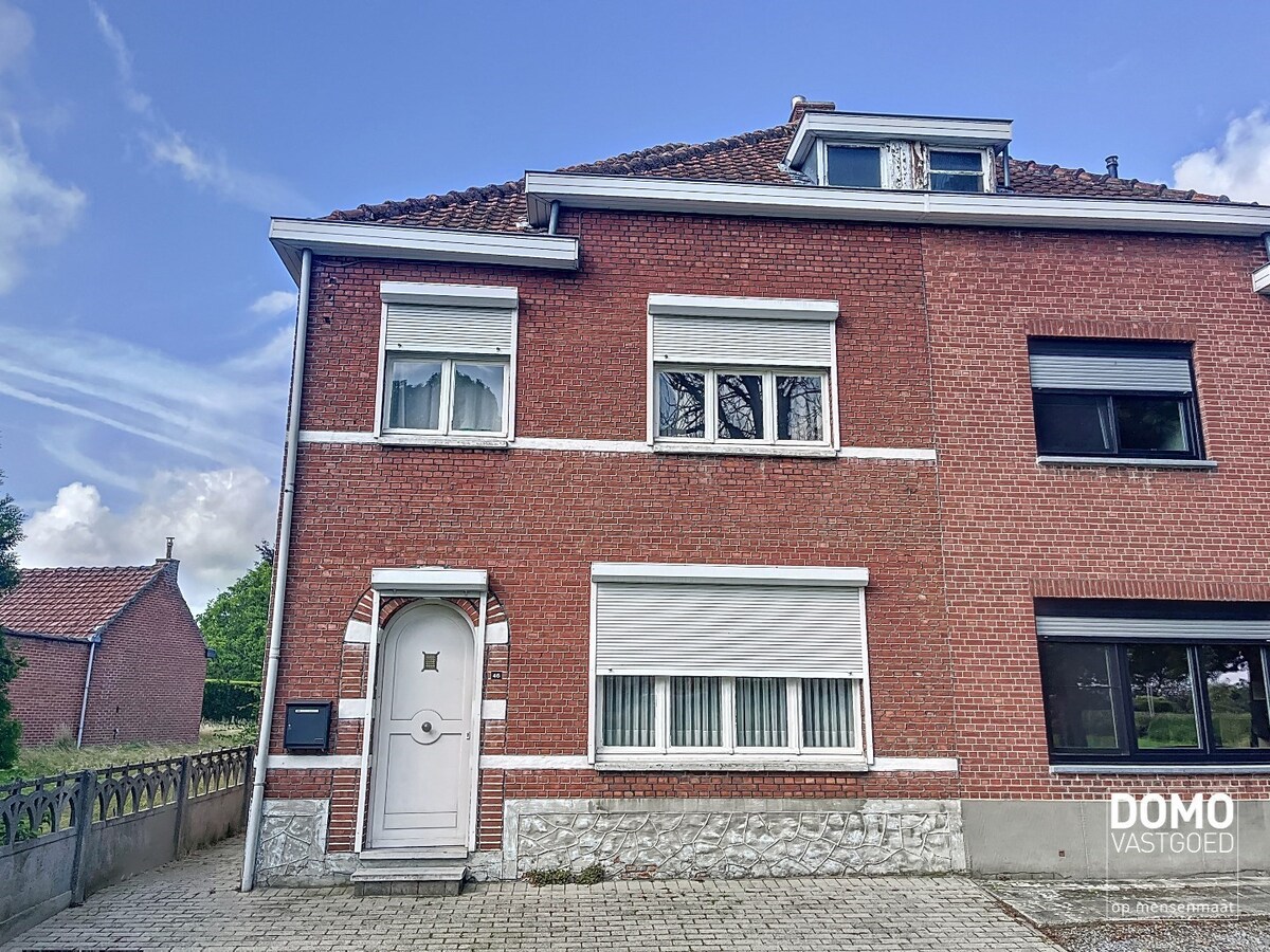 Te renoveren woning met tuin en terras in Hasselt, 2 slaapkamers, bouwjaar 1948. 